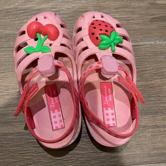 Ipanema Baby Girl Pink Strawberry Cherry Plastic Velco Sandals Size 8 - Picture 2 of 4